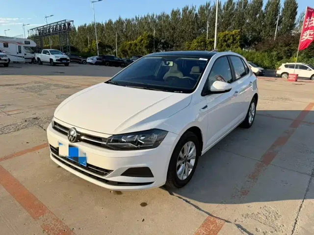 Фотография автомобиля — Volkswagen Polo