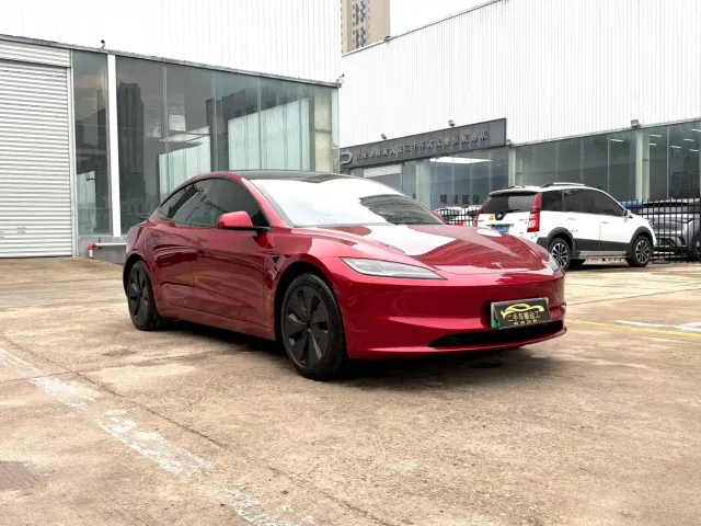 Tesla Model 3 — Фото автомобиля 3