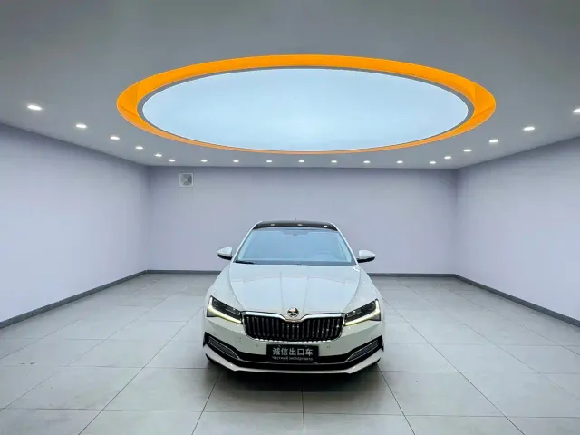 Skoda Superb — Фото автомобиля 2