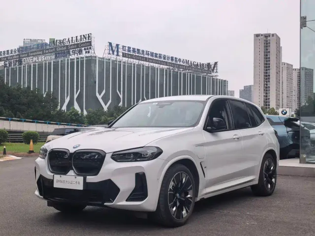 Фотография автомобиля — BMW iX3