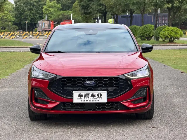 Ford Focus — Фото автомобиля 2