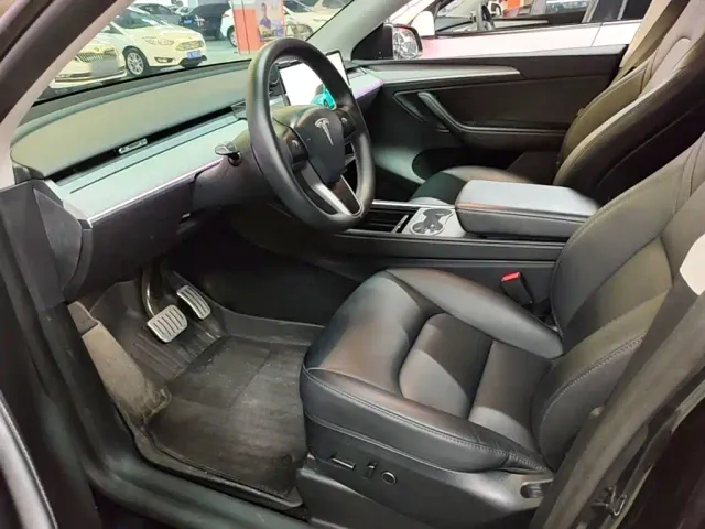 Tesla Model Y — Фото автомобиля 14
