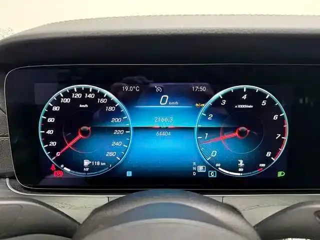 Mercedes-Benz E-Class — Фото автомобиля 9