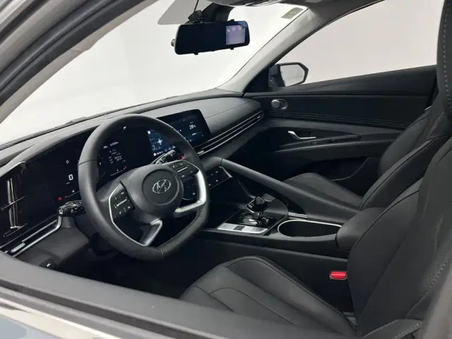 Hyundai Elantra — Фото автомобиля 15