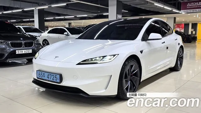 Tesla Model 3 — Фото автомобиля 2