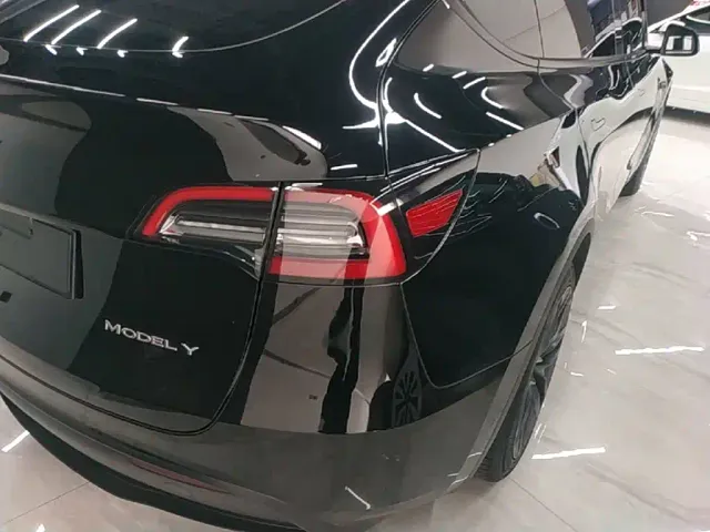 Tesla Model Y — Фото автомобиля 7
