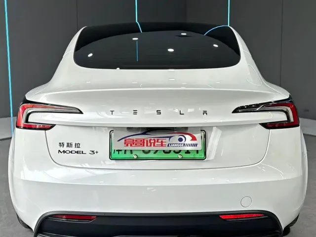 Tesla Model 3 — Фото автомобиля 7