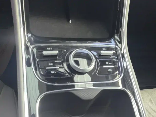 Geely Galaxy Stellar 6 — Фото автомобиля 16