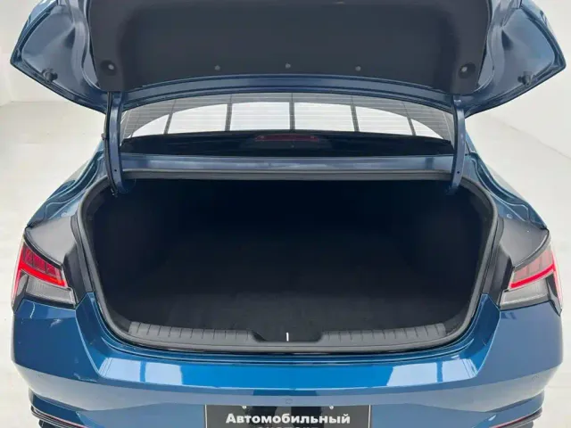 Hyundai Elantra — Фото автомобиля 12