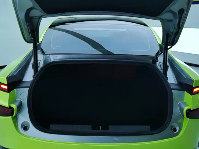 Xpeng P7 — Фото автомобиля 4