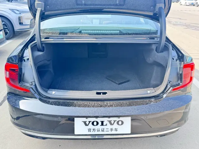 Volvo S90 — Фото автомобиля 14