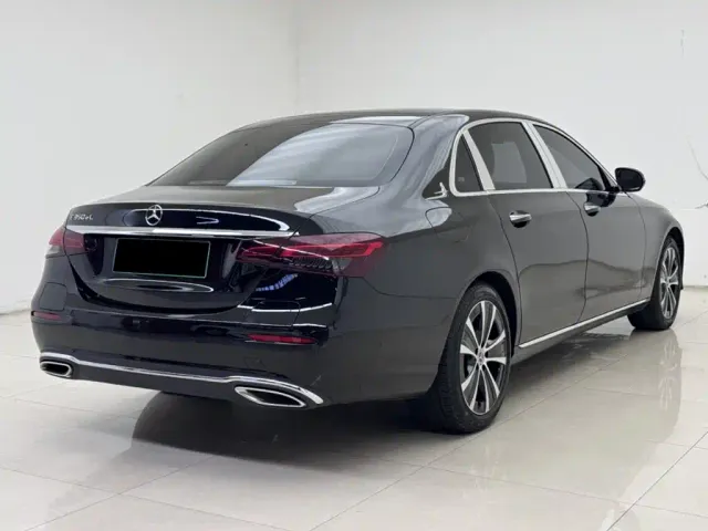 Mercedes-Benz E-Class — Фото автомобиля 10