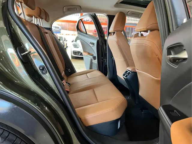 Lexus UX — Фото автомобиля 10