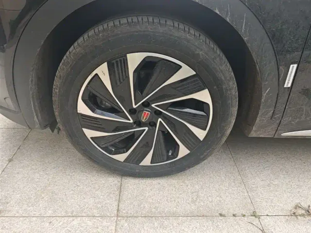 Hongqi HS7 PHEV — Фото автомобиля 22