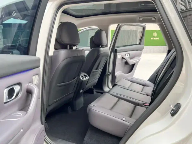 Leapmotor C10 — Фото автомобиля 6