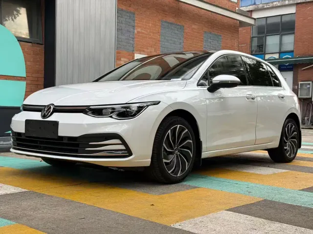 Фотография автомобиля — Volkswagen Golf