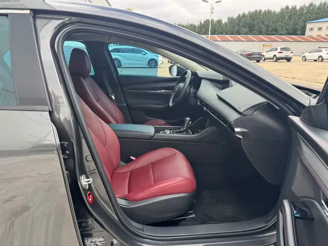 Mazda Axela — Фото автомобиля 21