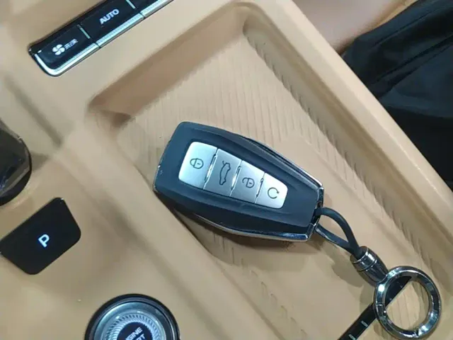 Geely Boyue L — Фото автомобиля 8