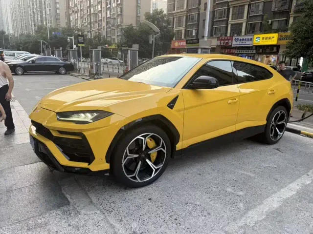 Lamborghini Urus — Фото автомобиля 11