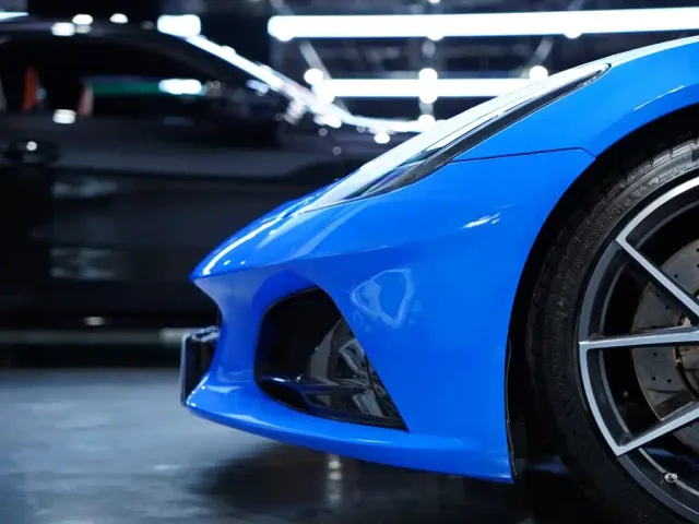 Lotus Emira — Фото автомобиля 12