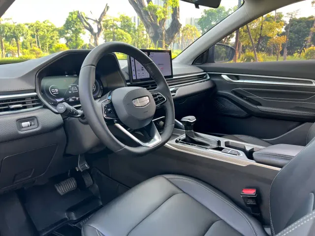 Geely Emgrand — Фото автомобиля 12