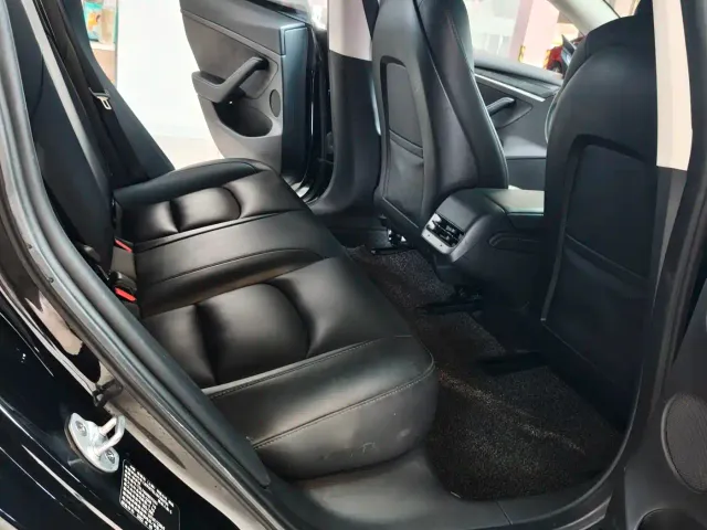 Tesla Model 3 — Фото автомобиля 10