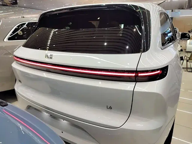 Li Auto L6 — Фото автомобиля 5