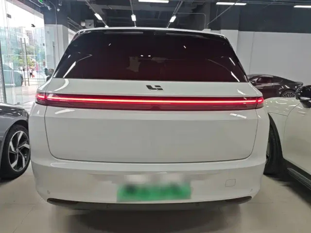 Li Auto L7 — Фото автомобиля 5
