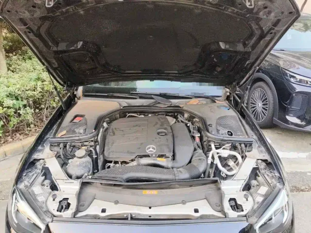 Mercedes-Benz E-Class — Фото автомобиля 3