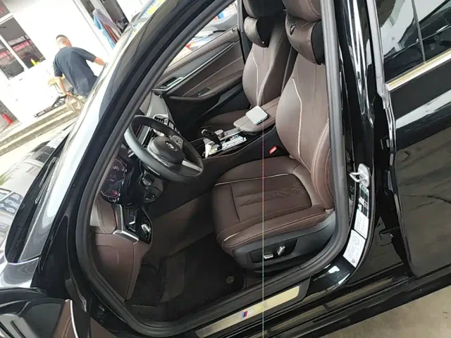 BMW 5 Series — Фото автомобиля 14
