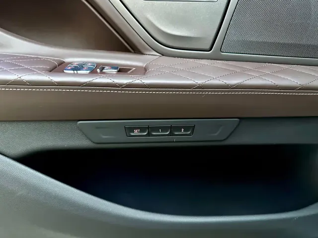 BMW 7 Series — Фото автомобиля 10