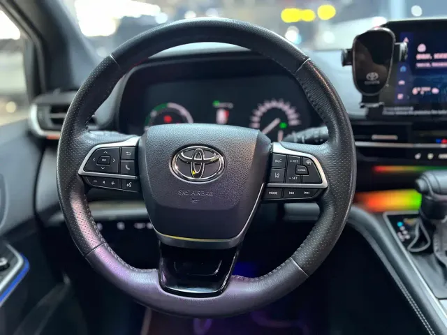 Toyota Sienna — Фото автомобиля 12