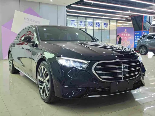 Mercedes-Benz E-Class — Фото автомобиля 3