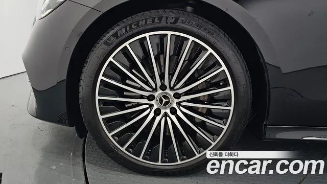 Mercedes-Benz E-Class — Фото автомобиля 5