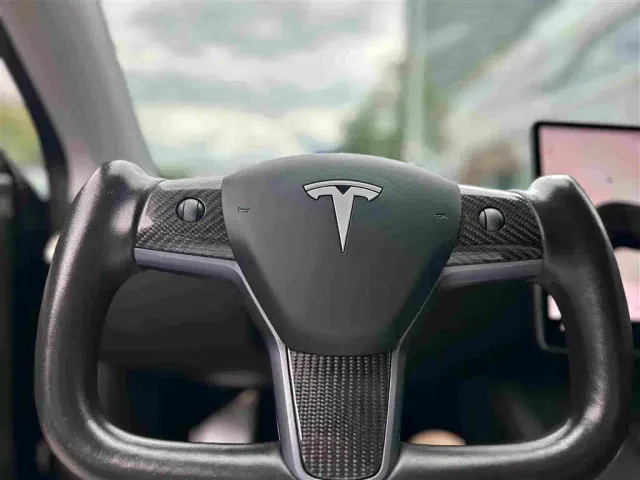 Tesla Model Y — Фото автомобиля 13