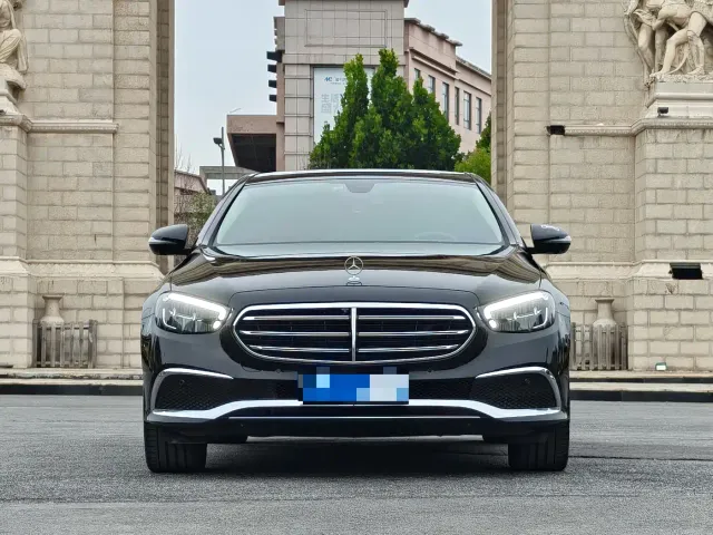 Mercedes-Benz E-Class — Фото автомобиля 2