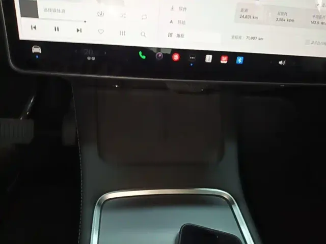 Tesla Model Y — Фото автомобиля 13