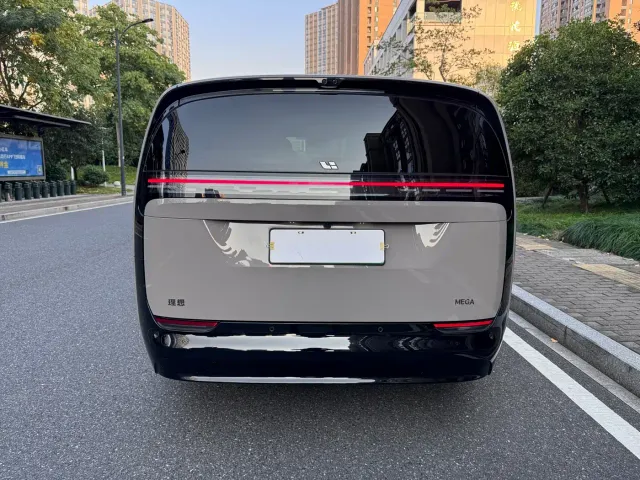 Li Auto MEGA — Фото автомобиля 4