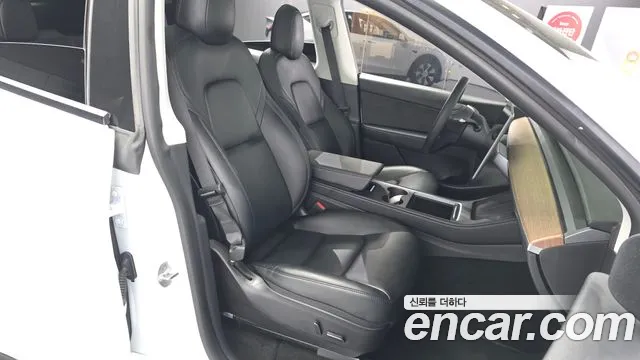 Tesla Model Y — Фото автомобиля 25