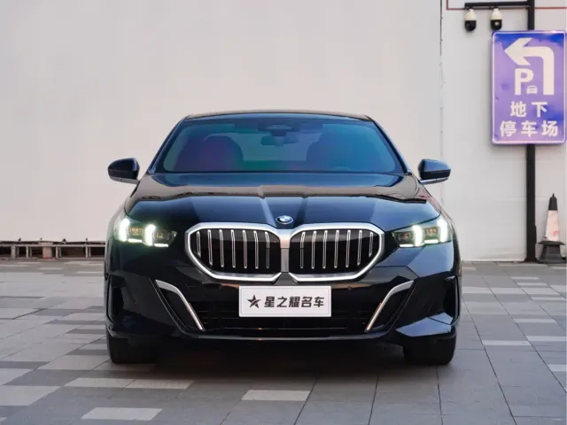BMW 5 Series — Фото автомобиля 2