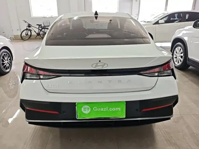 Hyundai Elantra — Фото автомобиля 5