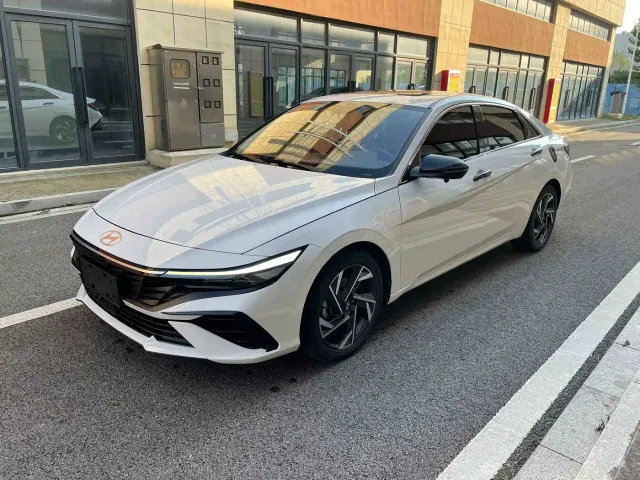 Hyundai Elantra — Фото автомобиля 3