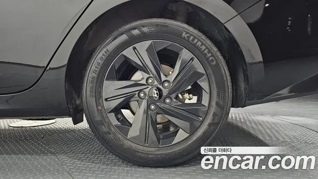 Hyundai Avante CN7 — Фото автомобиля 21