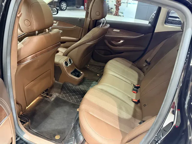 Mercedes-Benz E-Class — Фото автомобиля 13