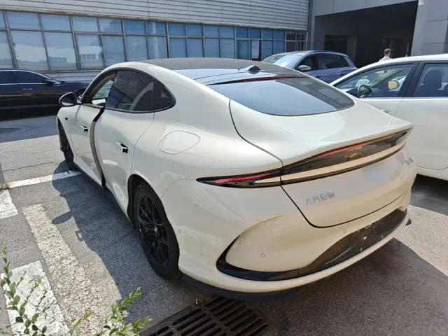 IM Motors L6 — Фото автомобиля 4