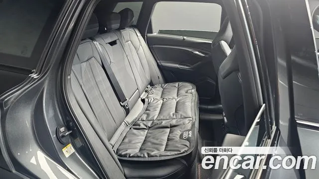 Audi Q6 e-tron — Фото автомобиля 11