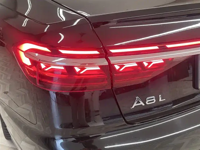 Audi A8 — Фото автомобиля 10