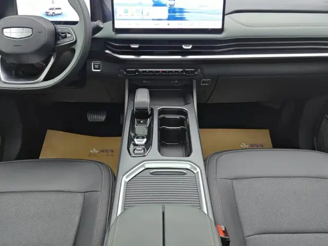 Geely Haoyue L — Фото автомобиля 16