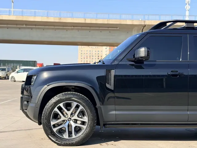 Land Rover Defender — Фото автомобиля 5