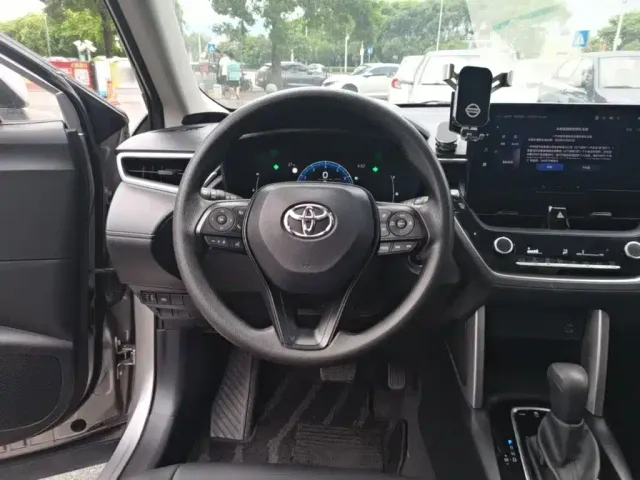 Toyota Corolla Cross — Фото автомобиля 10